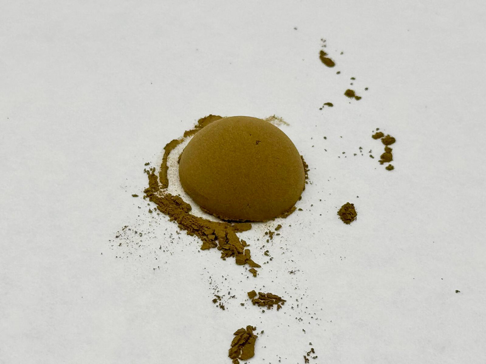 TWO Matcha Joy – Premium roasted hojicha powder with a warm, nutty aroma and deep caramel notes, sourced from pesticide-free tea leaves in Uji, Japan.