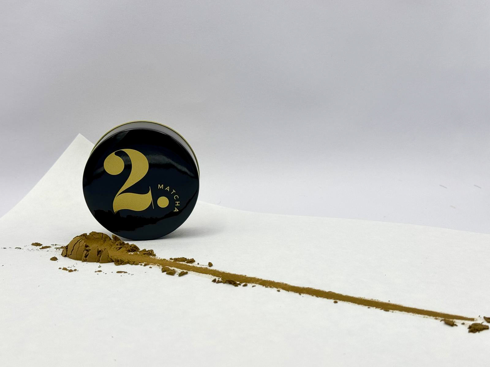 TWO Matcha Joy – Premium roasted hojicha powder with a warm, nutty aroma and deep caramel notes, sourced from pesticide-free tea leaves in Uji, Japan.