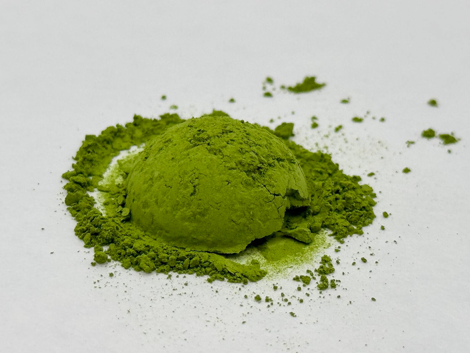 TWO Matcha Bliss – Organic Okumidori matcha powder with a balanced umami, earthy undertones, and a lingering clean finish for mindful tea moments.