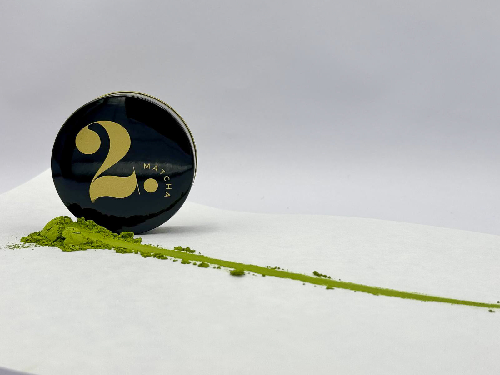TWO Matcha Gratitude – Organic Ujimidori ceremonial-grade matcha in vibrant green powder, perfect for matcha lattes and traditional tea rituals.